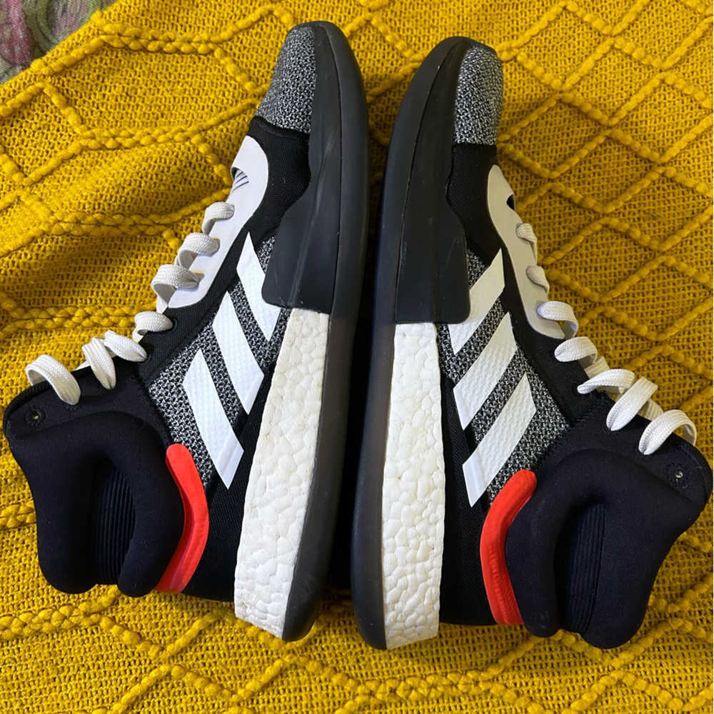 Like new! MENS Adidas Marquee Boosts size 10 sneakers